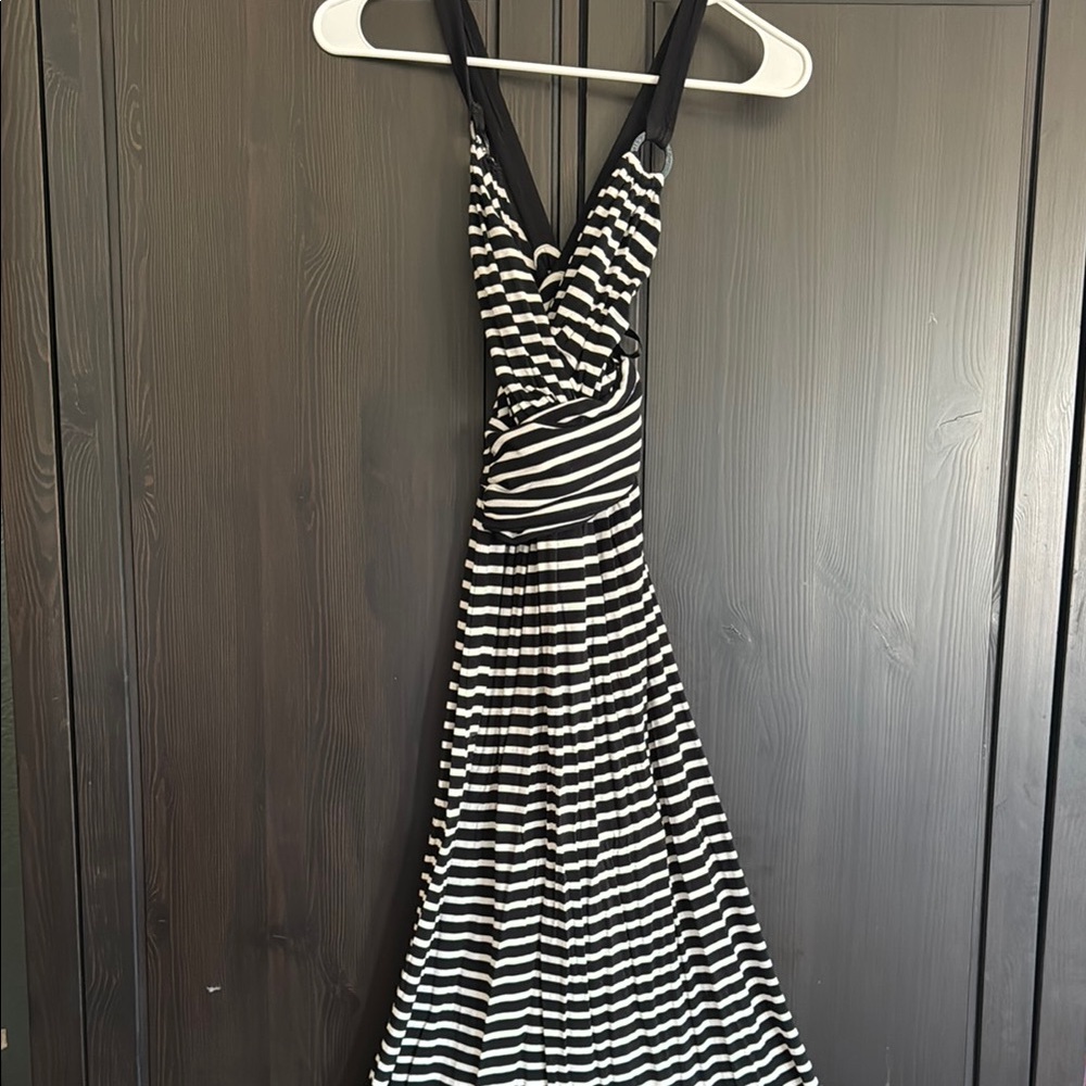 Gorgeous, flattering, like new maxi dress
